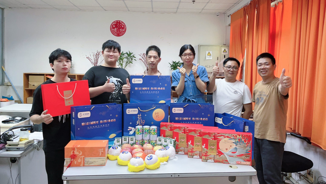 明月照千里，福利暖人心。東莞京福、京緯、京翼服裝有限公司發(fā)中秋節(jié)福利啦!(圖24)