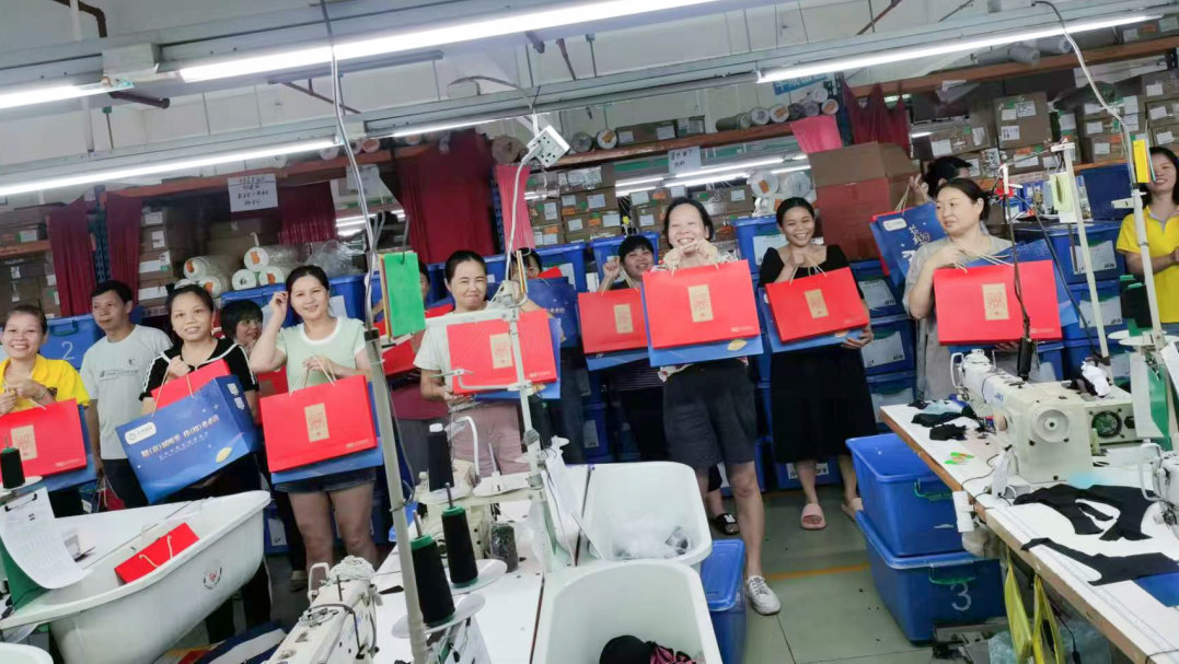 明月照千里，福利暖人心。東莞京福、京緯、京翼服裝有限公司發(fā)中秋節(jié)福利啦!(圖28)