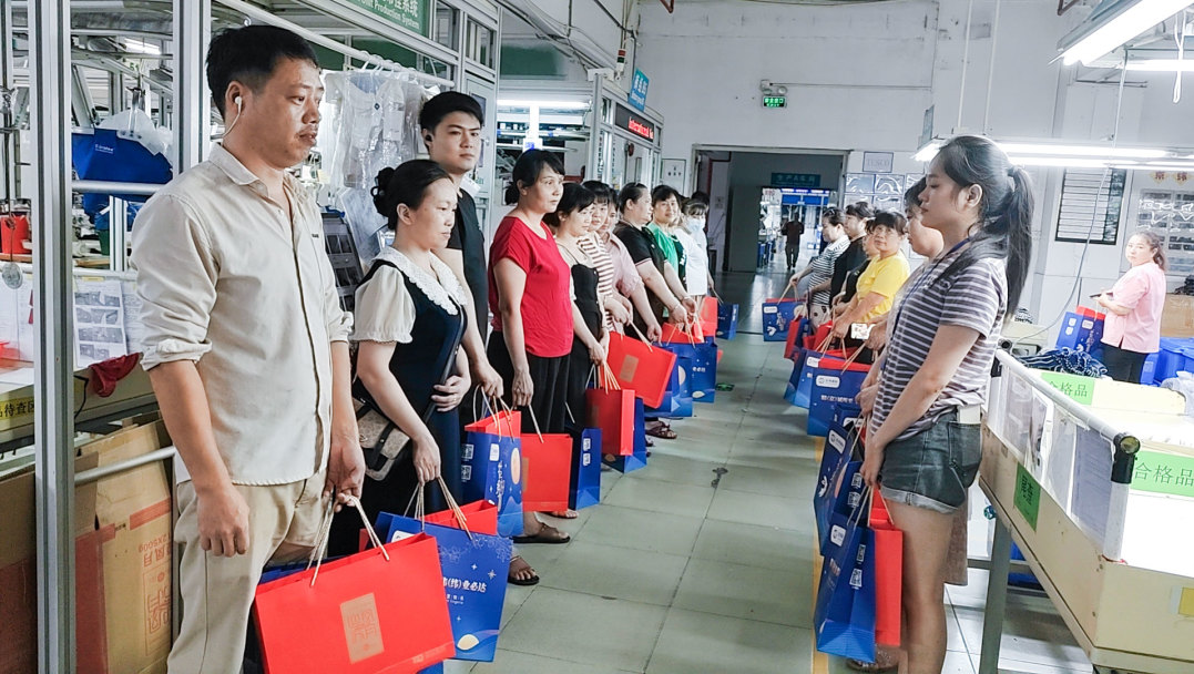 明月照千里，福利暖人心。東莞京福、京緯、京翼服裝有限公司發(fā)中秋節(jié)福利啦!(圖27)
