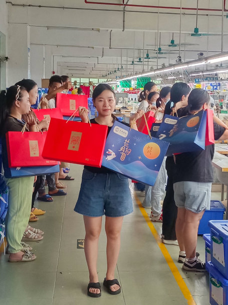 明月照千里，福利暖人心。東莞京福、京緯、京翼服裝有限公司發(fā)中秋節(jié)福利啦!(圖30)