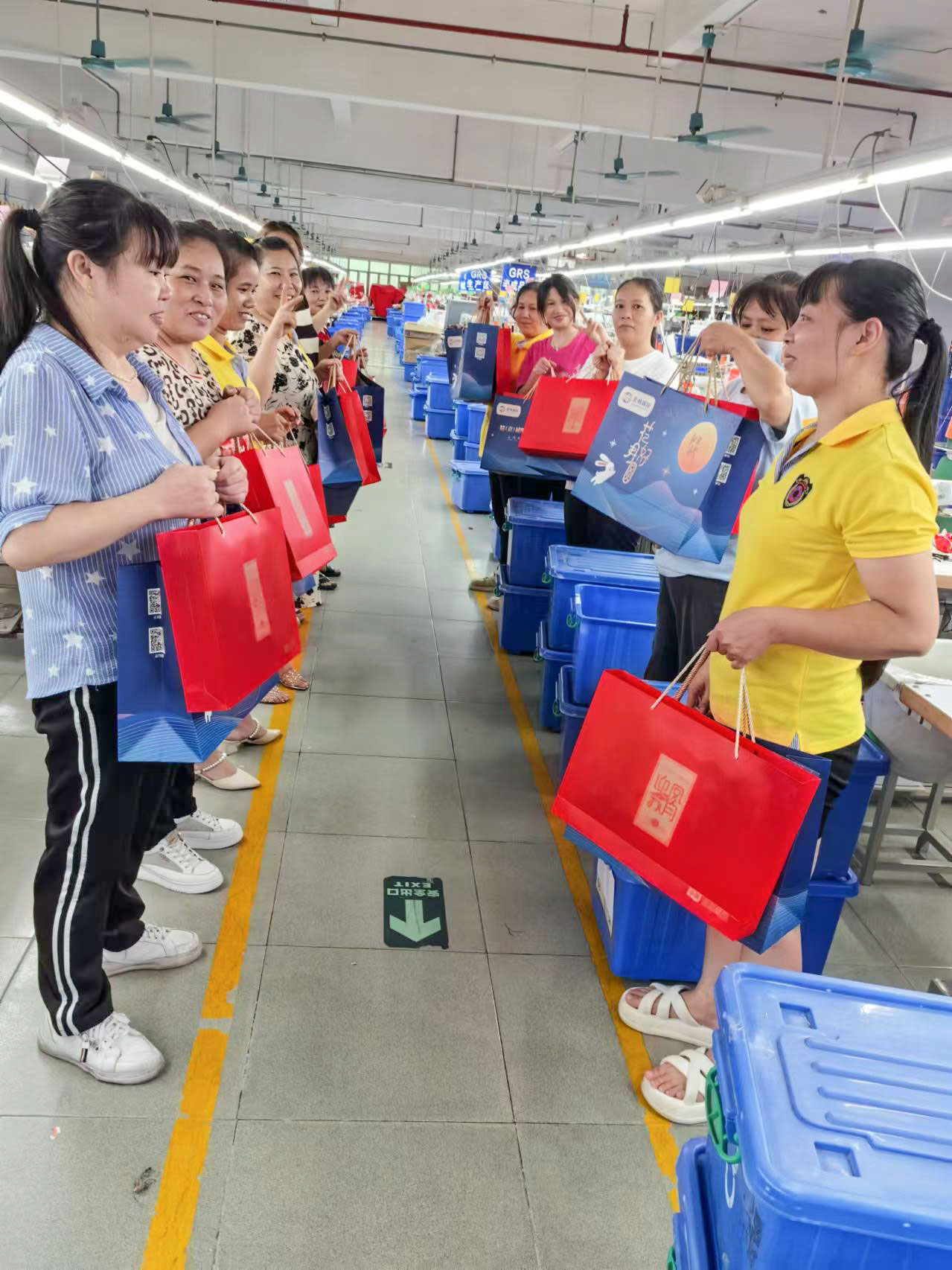 明月照千里，福利暖人心。東莞京福、京緯、京翼服裝有限公司發(fā)中秋節(jié)福利啦!(圖29)